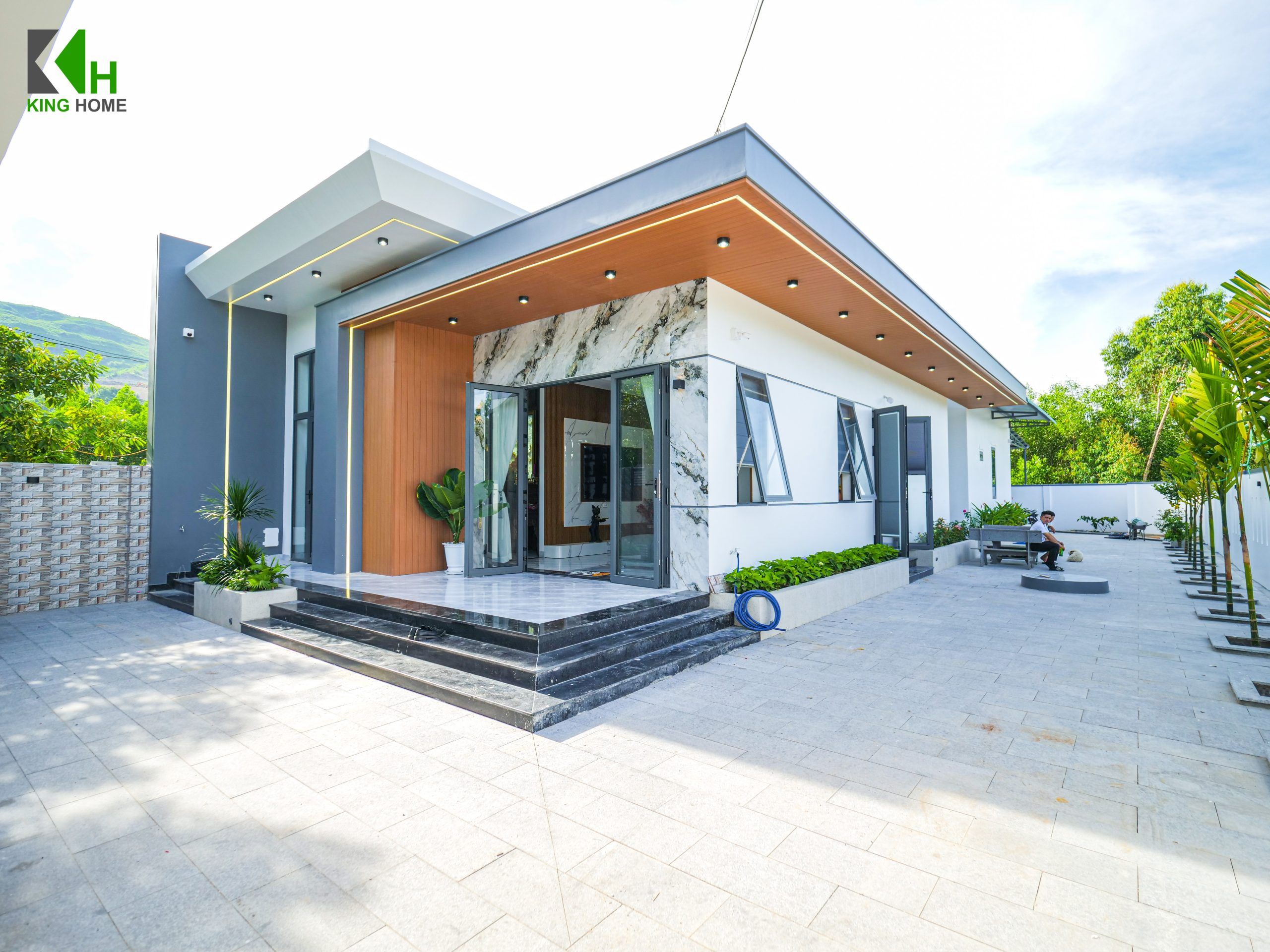 Mặt tiền căn cấp 4 V'house
