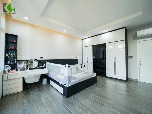 Tan's House